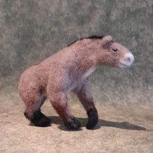 Figurka filcowana igłą z Chalicotherium